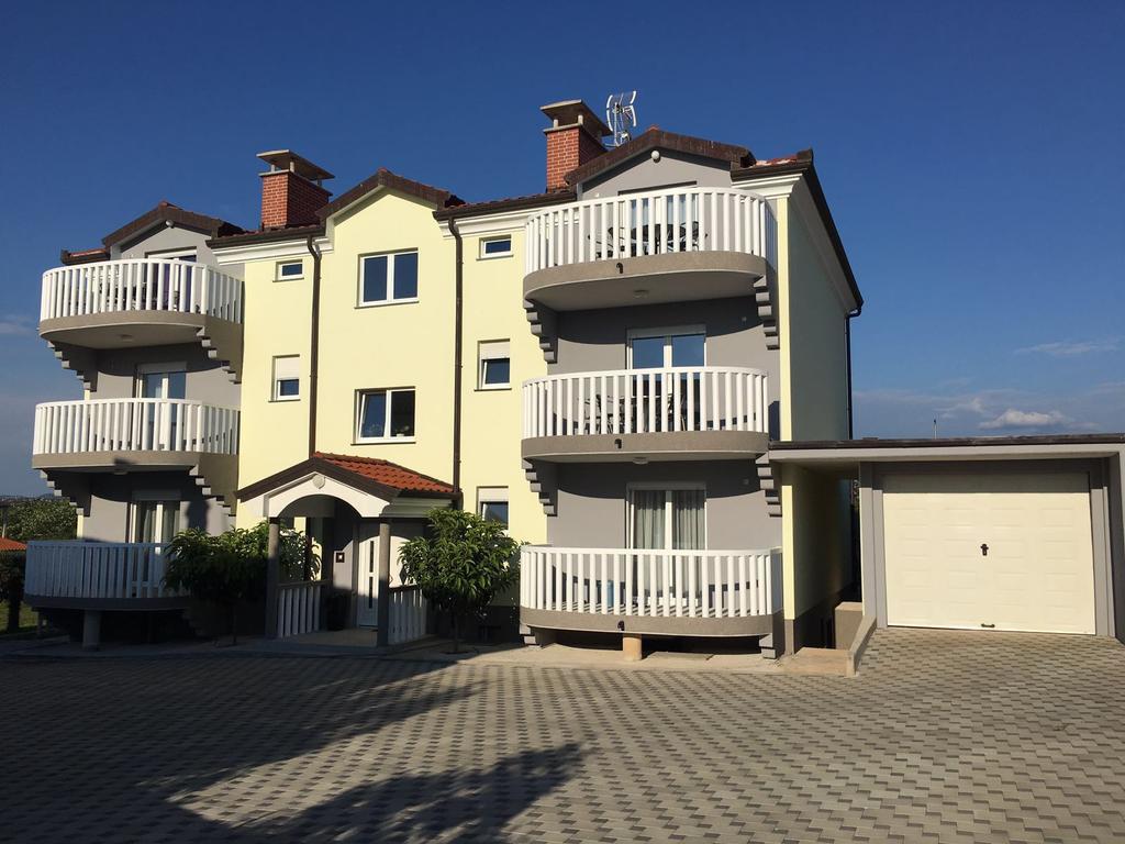 Apartments Barbic 乌马格 外观 照片