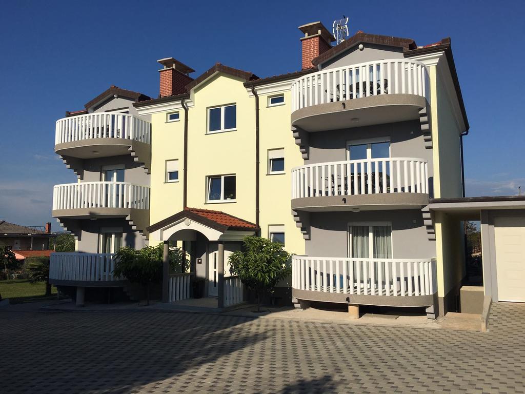 Apartments Barbic 乌马格 外观 照片