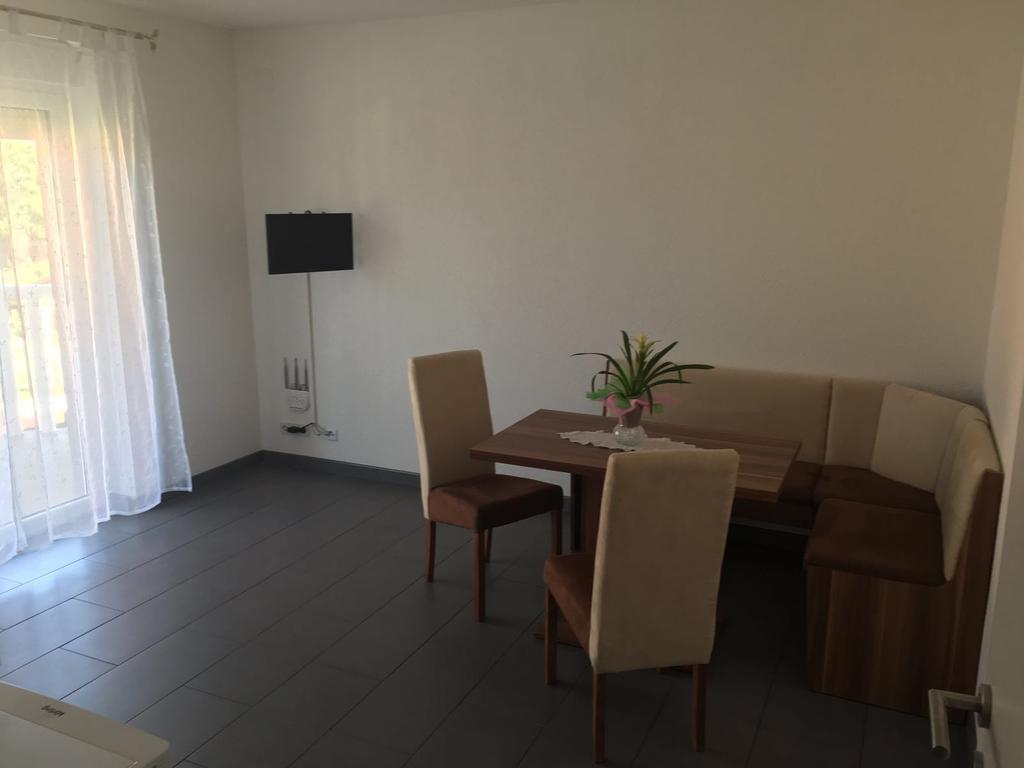 Apartments Barbic 乌马格 外观 照片